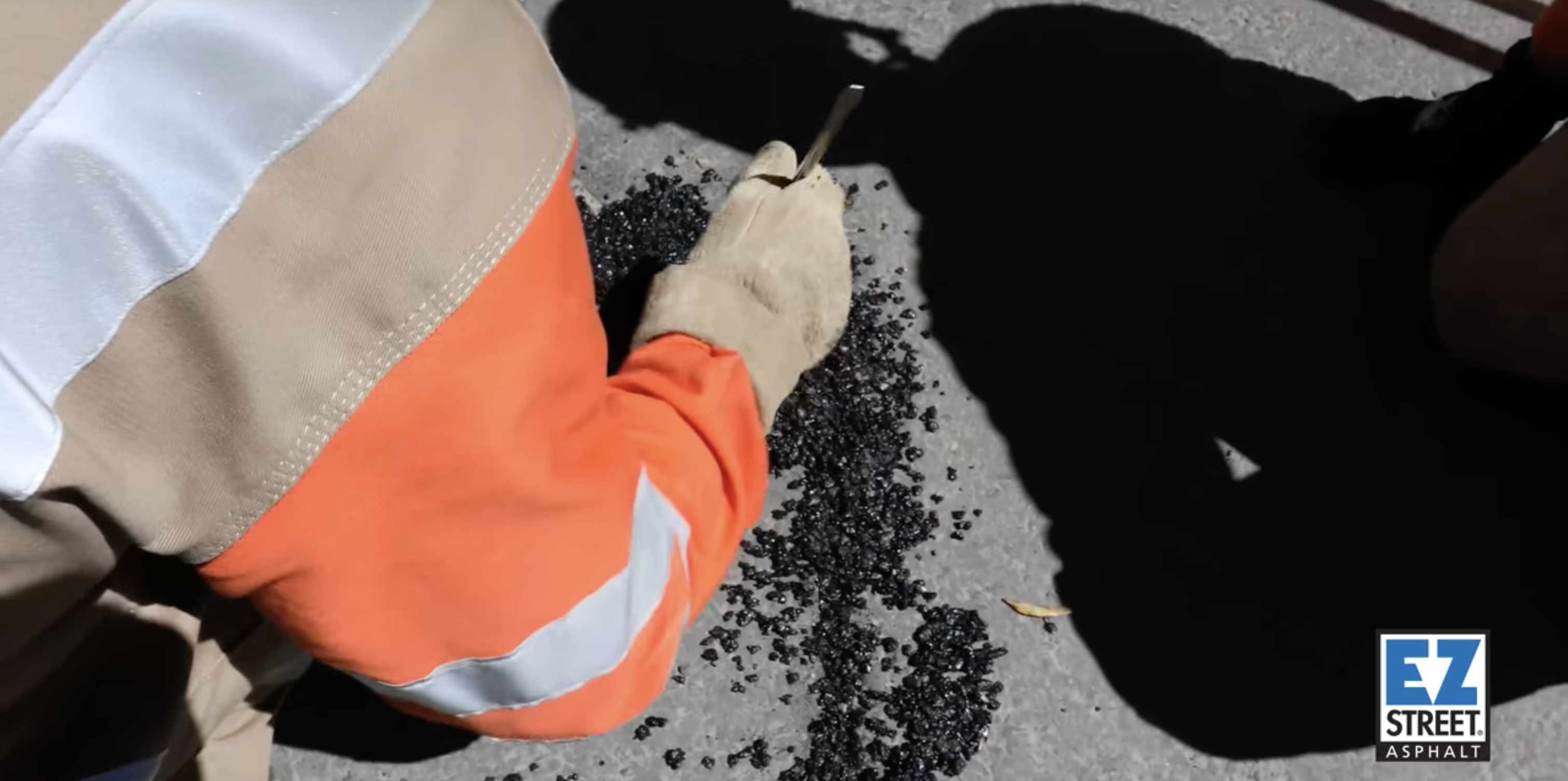 ¿Cómo rellenar una microzanja de manera rápida, fácil y permanente?